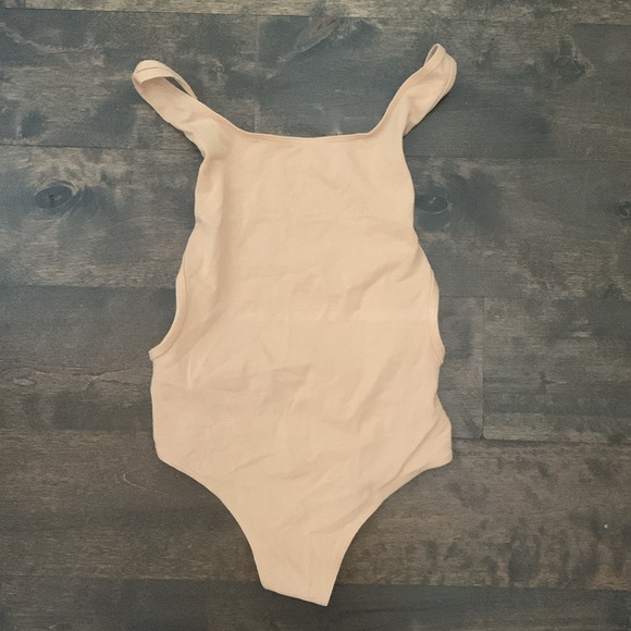 American Apparel GARMENT DYE SPAGHETTI THONG BODYSUIT XS CRÈME - Picture 6 of 7